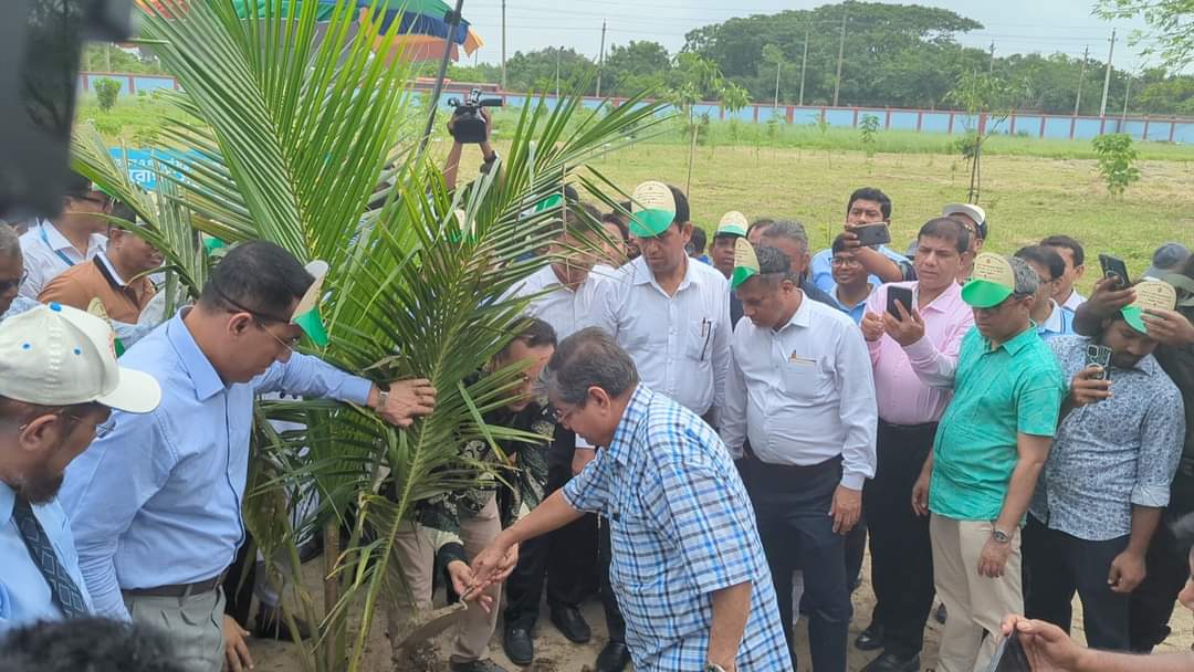 রাজউক যে সকল শর্তের ভিত্তিতে নকশা অনুমোদন দেয়, সেখানে গাছ লাগানোর  একটি শর্ত যুক্ত করতে বলেন-গনপূর্ত মন্ত্রী